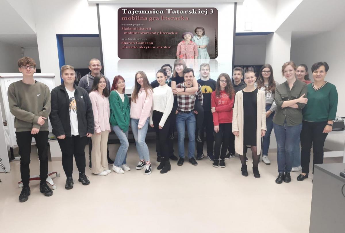 W warsztatach uczestniczyli uczniowie II Liceum Ogólnokształcącego pod opieką nauczycieli Katarzyny Dudek i Rafała Paśki. 