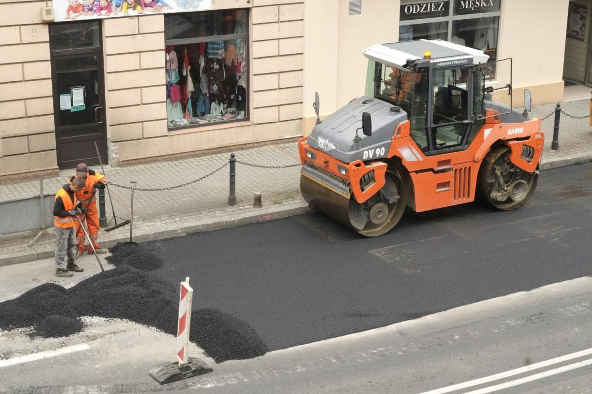  Drogowcy podczas remontu nawierzchni. <br/>fot.Jacek Szwic