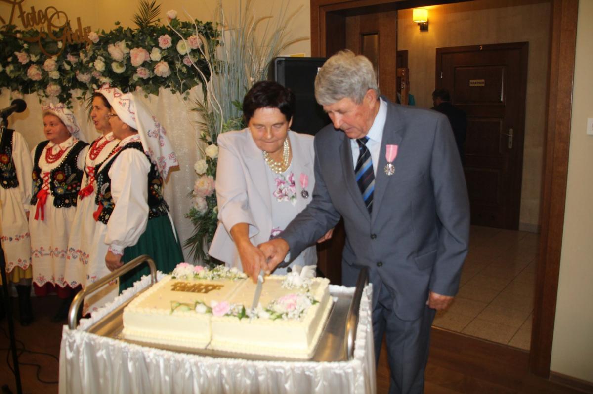 Ci, którzy osobiście odbierali Medale za Długoletnie Pożycie Małżeńskie, mogli swoje małżeńskie święto celebrować nadzwyczaj uroczyście. 

<br/>fot.UG Lubaczów