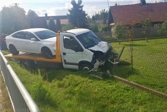 Kierujący oplem uderzył w ogrodzenie posesji.<br/>fot.KPP Przeworsk