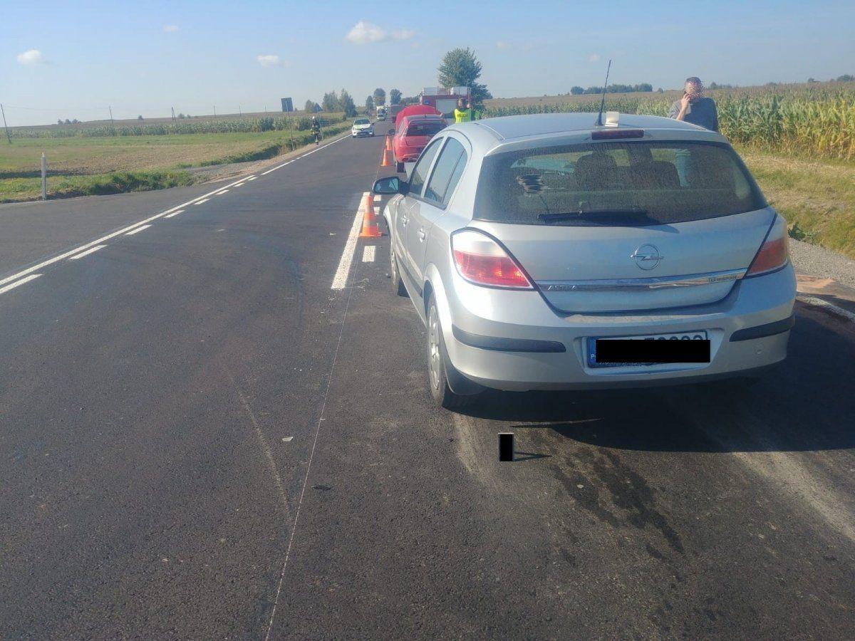 Miejsce zderzenia dwóch samochodów w Oleszycach.<br/>fot.KPP Lubaczów