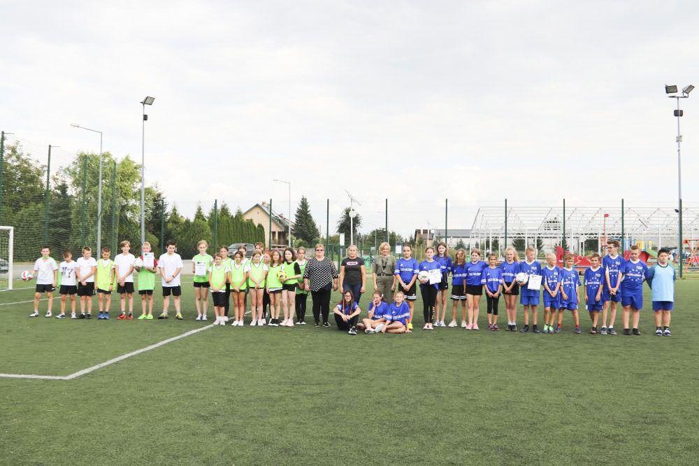 Na obiektach sportowych trynieckiej podstawówki rywalizowali jej uczniowie.
