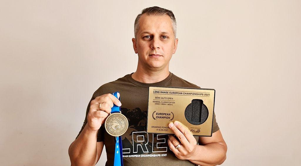 Mistrz Europy Semi-Auto Open Tomasz Jastrząbek z Przemyśla.<br/>fot.ze zbiorów Tomasza Jastrząbka