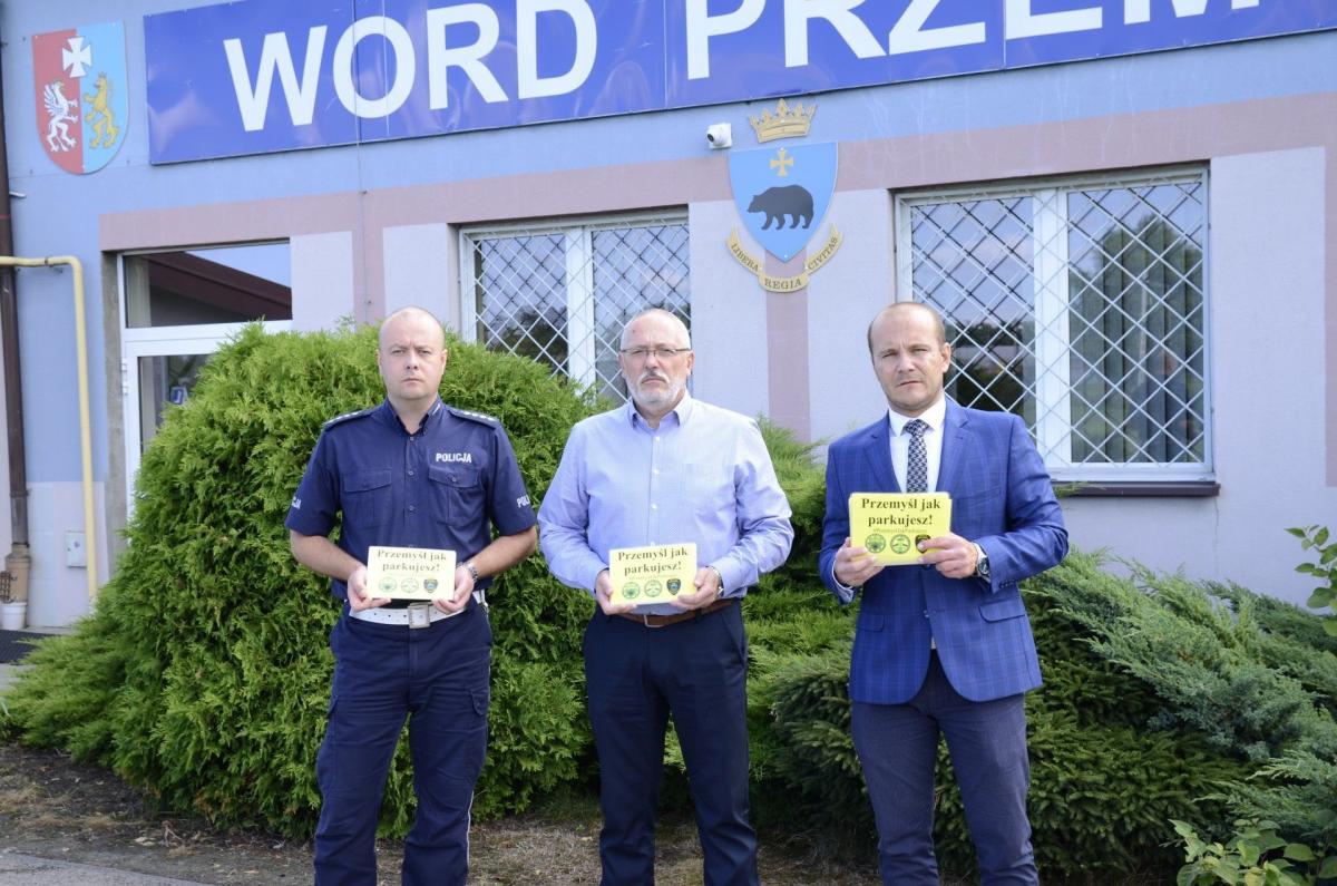 W akcję zaangażowały się trzy instytucje: Wojewódzki Ośrodek Ruchu Drogowego w Przemyślu, Komenda Miejska Policji w Przemyślu oraz Straż Miejska w Przemyślu. Od lewej: naczelnik Wydziału Ruchu Drogowego KMP w Przemyślu asp. sztab. Jakub Bosak, komendant Straży Miejskiej w Przemyślu Jan Geneja i dyre