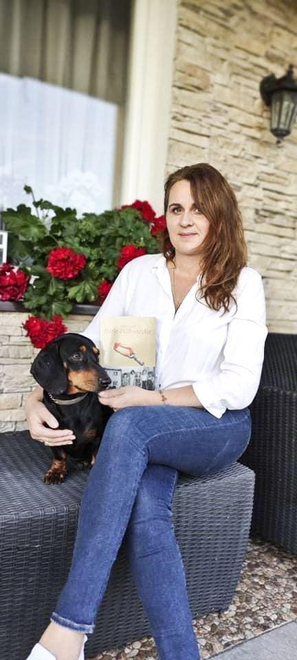 Agata Lalik – socjolog, poetka (tomiki poezji „Rzeka życia” 2016 r., „Druga strona” 2018 r. i   „Kiedyś ci opowiem” 2019 r.), czynny strażak OSP Bircza, pasjonatka gór, historii, społecznik, honorowy krwiodawca, laureatka konkursu „Kobieca twarz Podkarpacia” w kategorii „Matka”.<br/>fot.ze zbiorów w