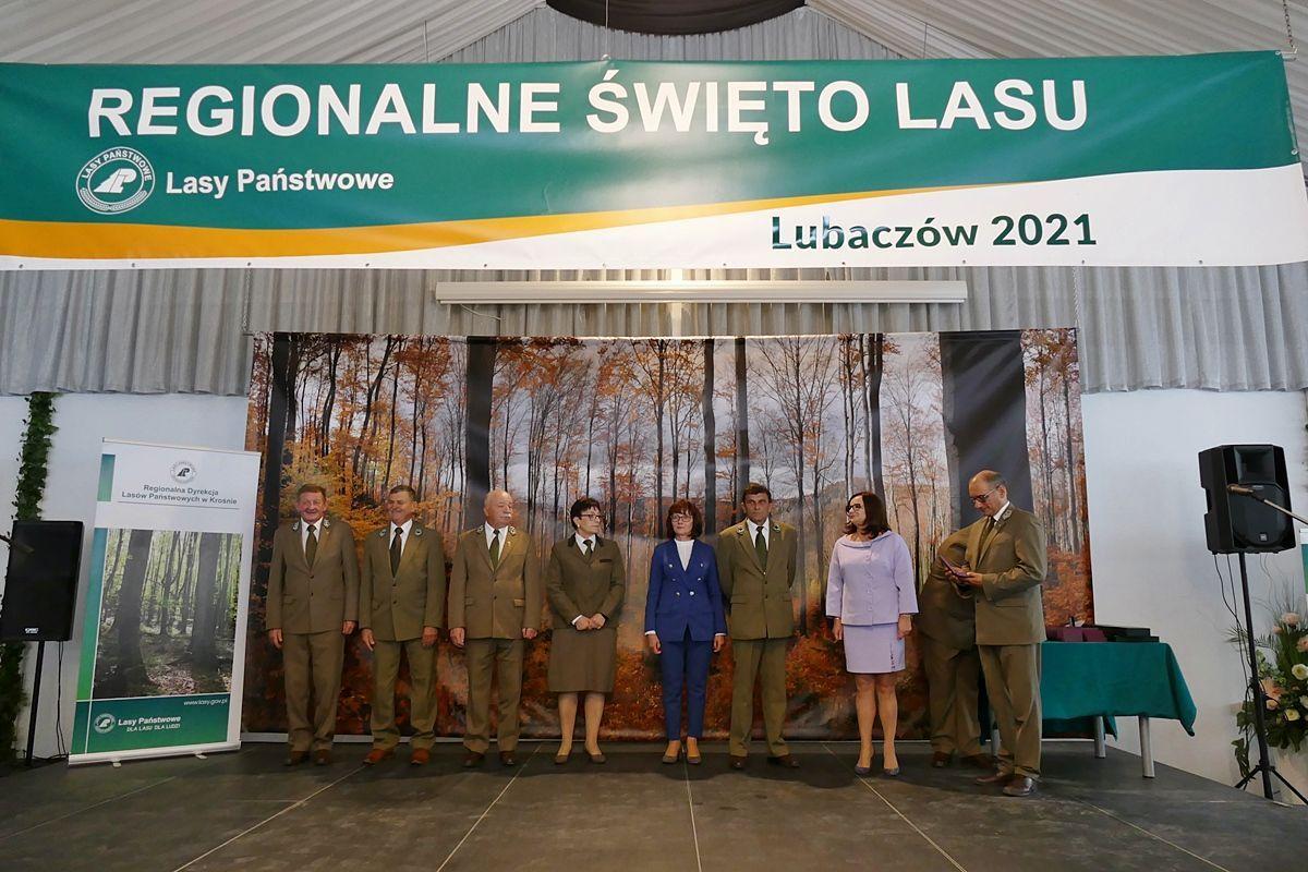 Odznaczeni Medalem za Długoletnią Służbę.<br/>fot.RDLP Krosno