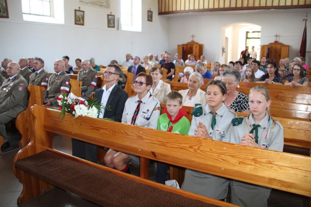 Msza św. w intencji pomordowanych odbyła się w kościele filialnym w Podlesiu, a eucharystię sprawowali: ks. dr Leszek Bruśniak – proboszcz parafii pw. św. Andrzeja Boboli w Baszni Dolnej oraz ks. Piotr Grzechnik – wikariusz tejże parafii.

<br/>fot.UG Lubaczów