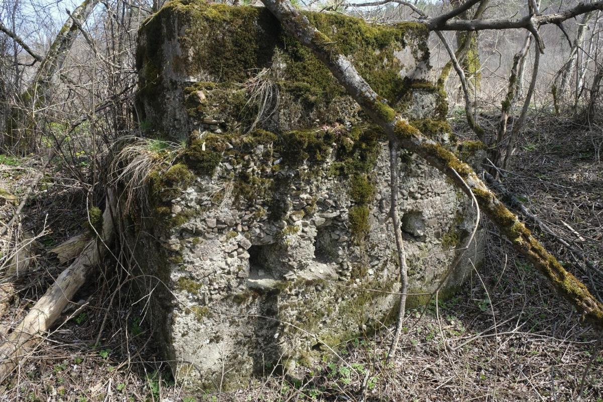 Czemu służył betonowy blok wysoki na prawie dwa metry?<br/>fot.Jacek Szwic