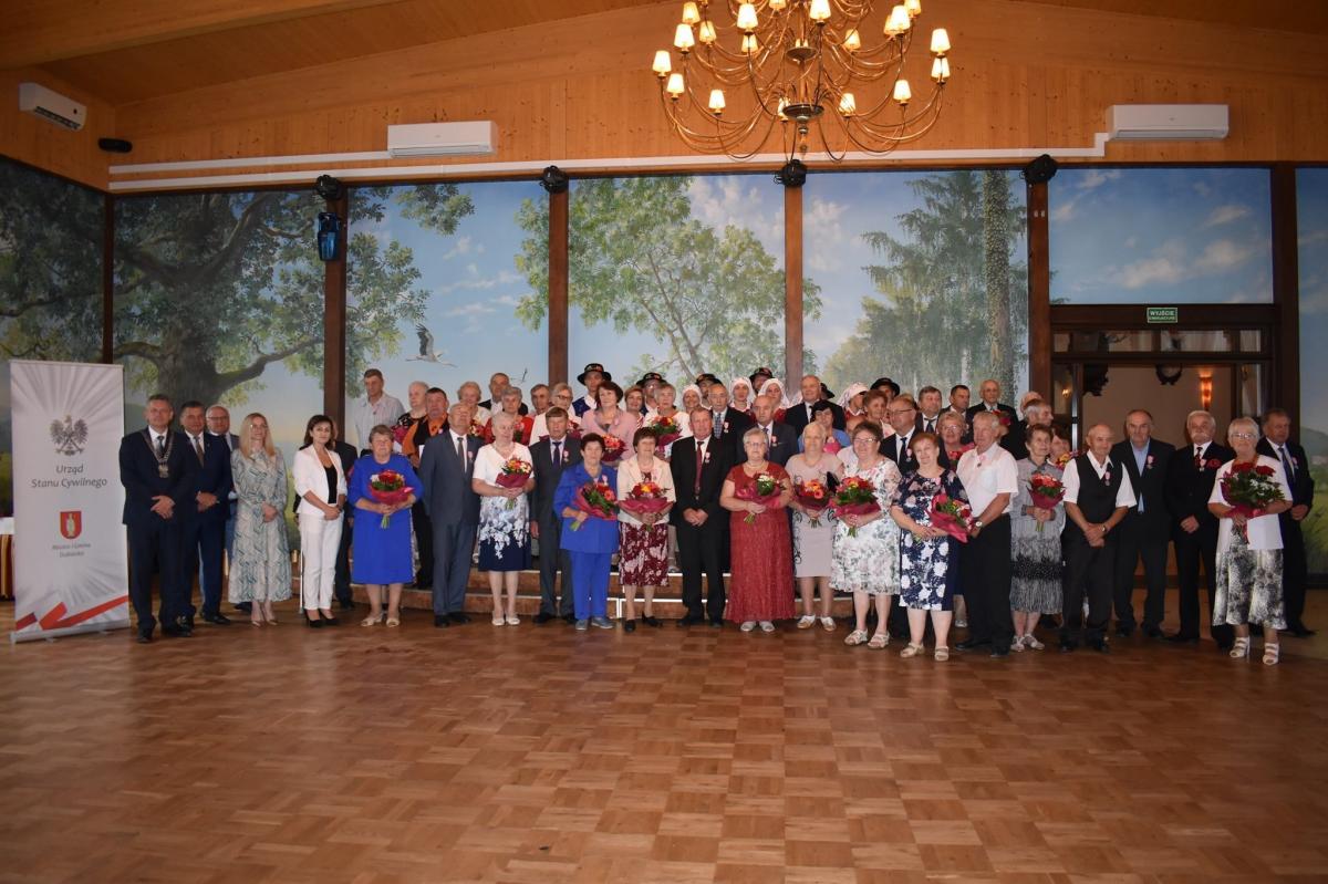 Jubilaci na wspólnym zdjęciu.

<br/>fot.UG Dubiecko