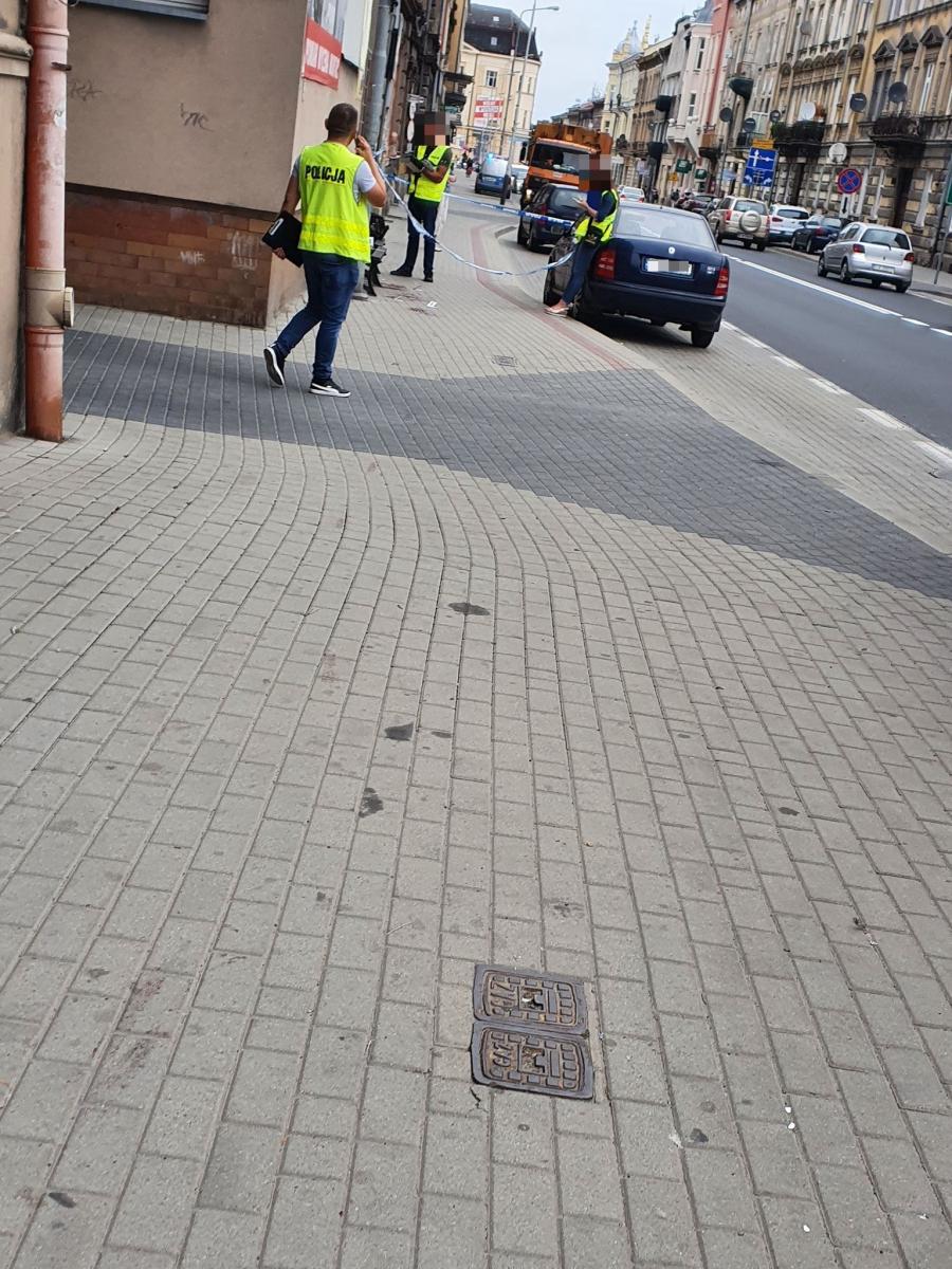 Jarosławscy policjanci podjęli intensywne działania mające na celu wykrycie sprawcy brutalnego ataku.<br/>fot.Nadesłane przez Czytelniczkę