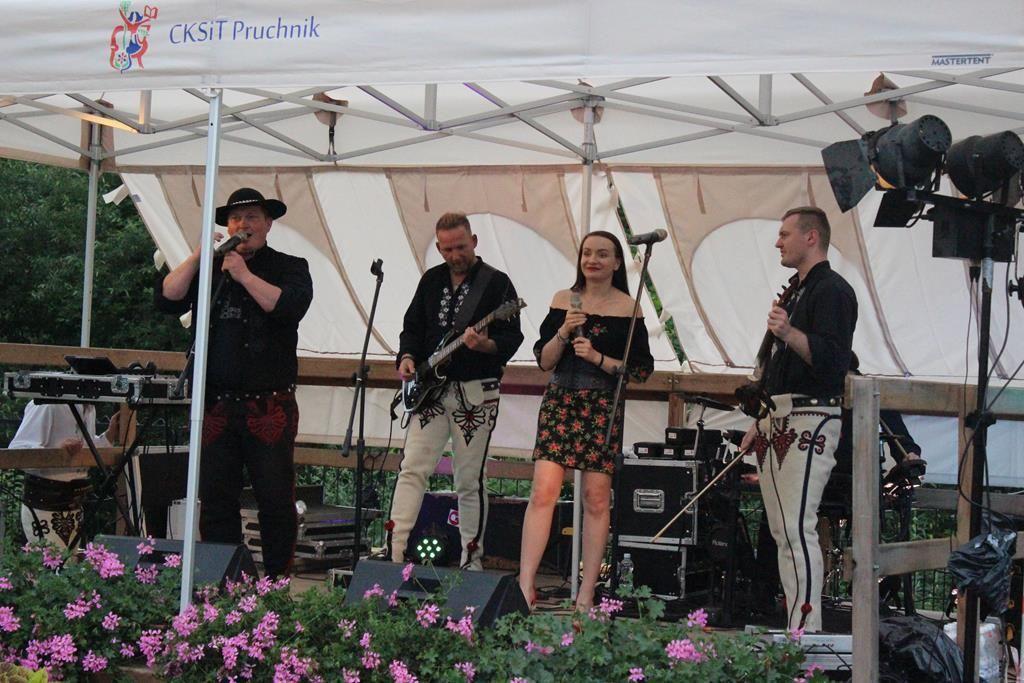 Punktem kulminacyjnym był koncert zespołu Zbóje.<br/>fot.UMiG Pruchnik