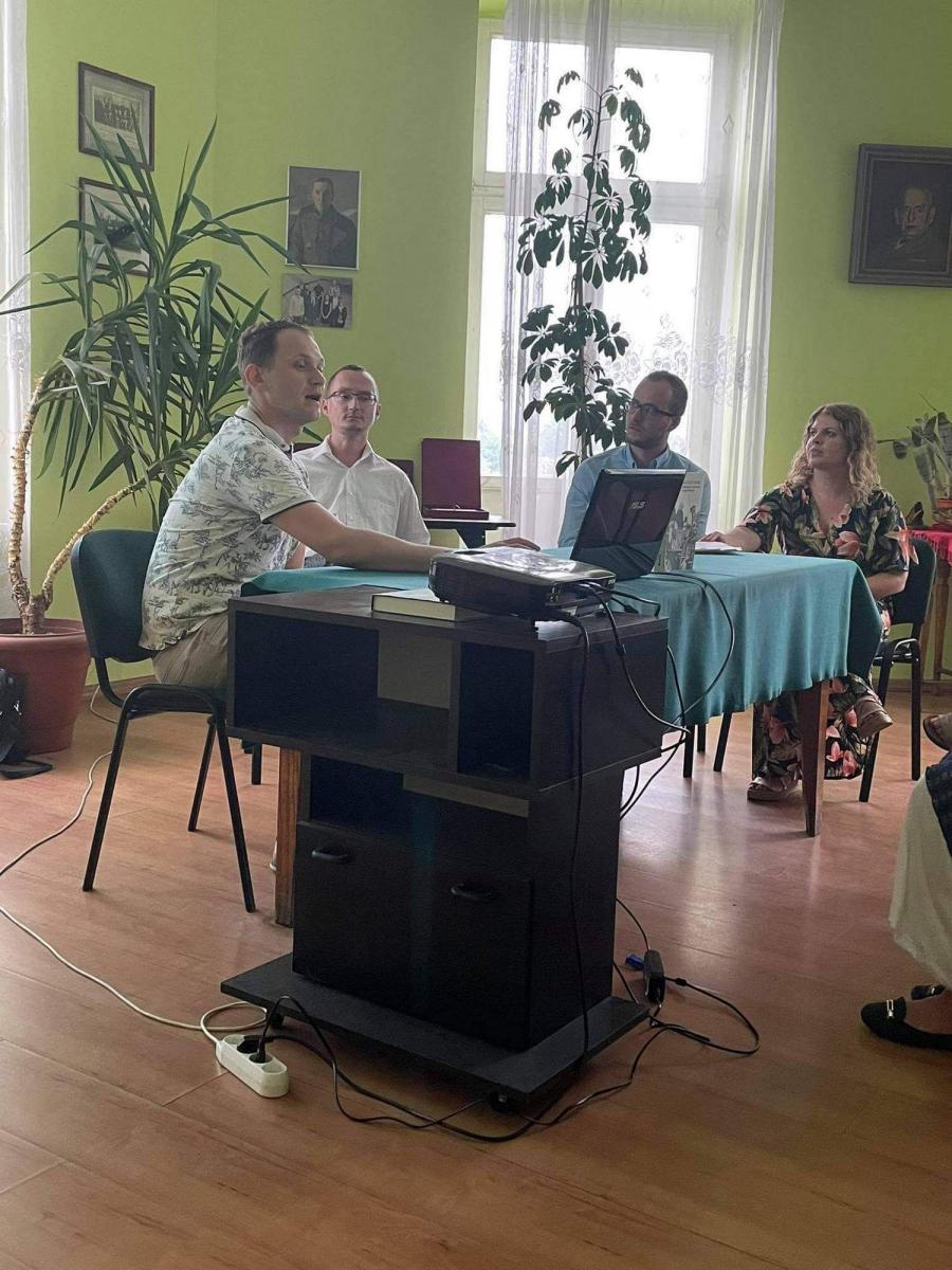Dr K. Ruszała, prof. T. Pudłocki, M. Fornagiel i M. Bubik debatujący w TPN. <br/>fot.P. Sajnóg