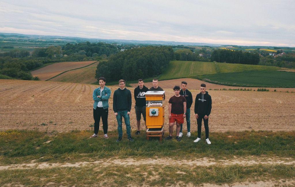 „BeeApp” stworzyli Eryk Maśkiewicz, Hubert Misiąg oraz Michał Pędziński.<br/>fot.Archiwum ZSTiO