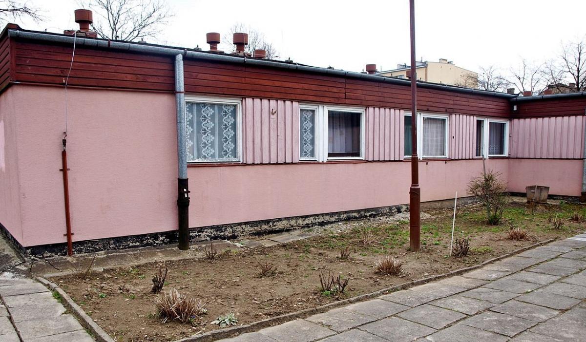 Ten, kto wyburzy budynek byłego przedszkola nr 12, będzie musiał zmierzyć się z niebezpiecznym azbestem<br/>fot.Mariusz Godos