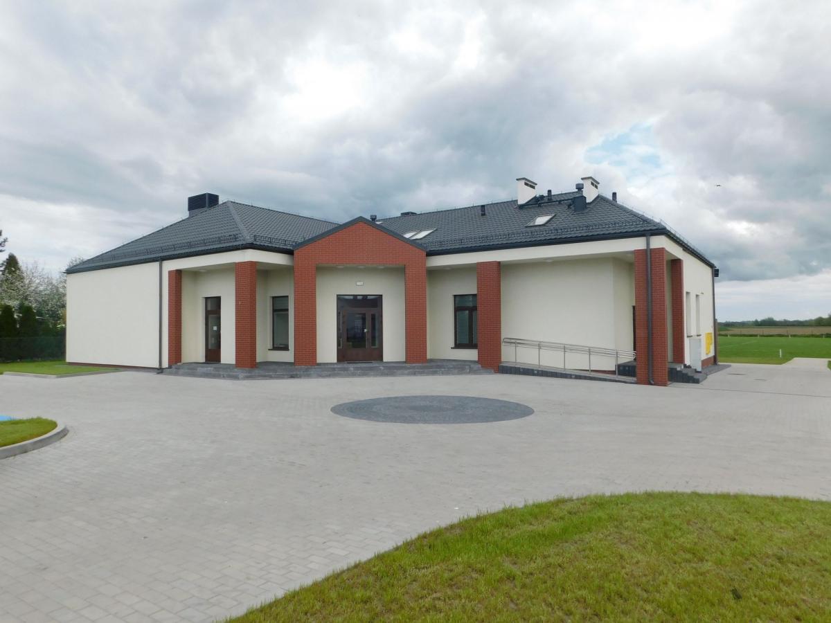Obok nowoczesnego budynku Wiejskiego Domu Kultury nie sposób przejść obojętnie.<br/>fot.GPK Stubno