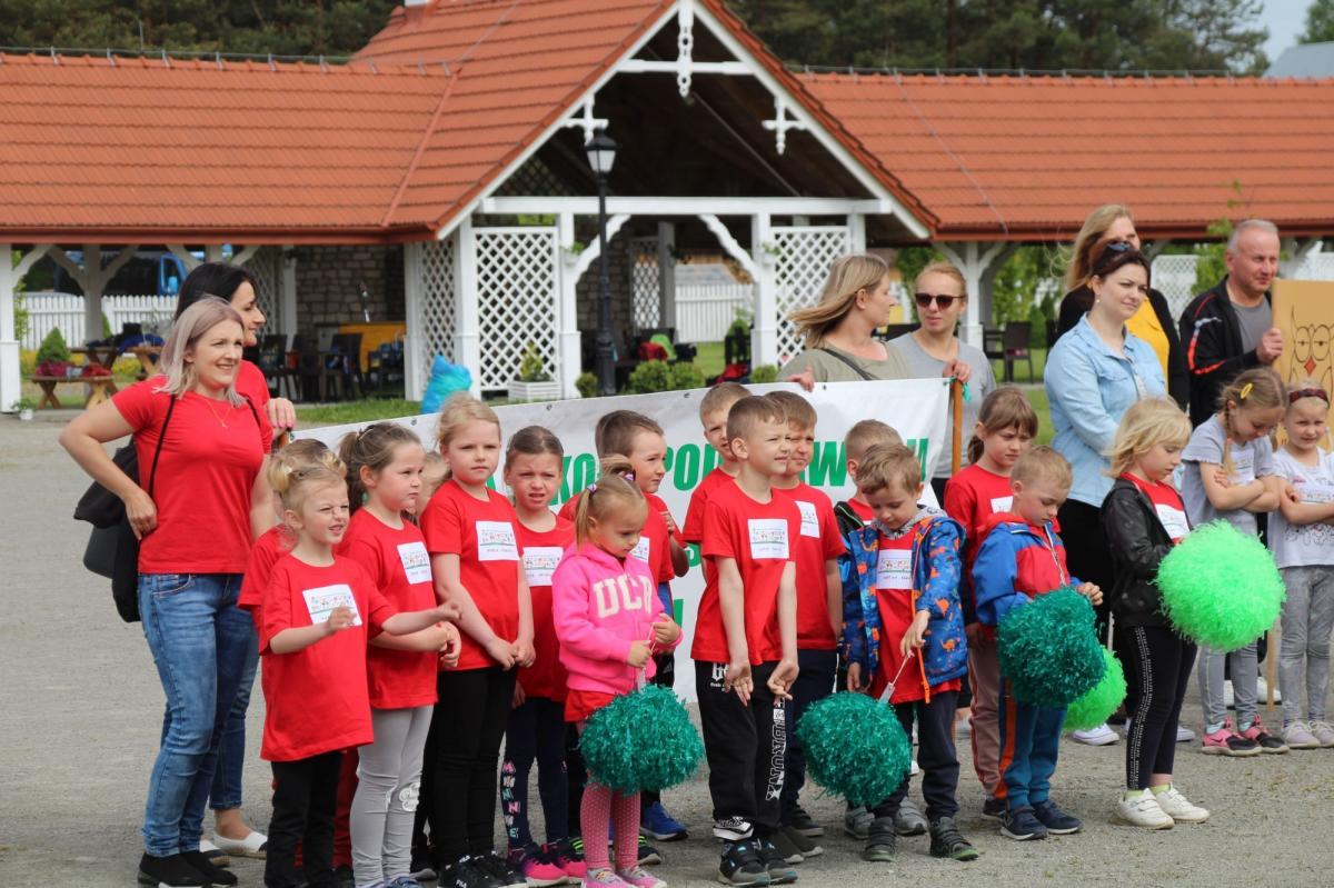 W konkurencjach sportowo-rekreacyjnych wzięło udział osiem drużyn ze wszystkich przedszkoli w gminie Lubaczów.<br/>fot.UG Lubaczów