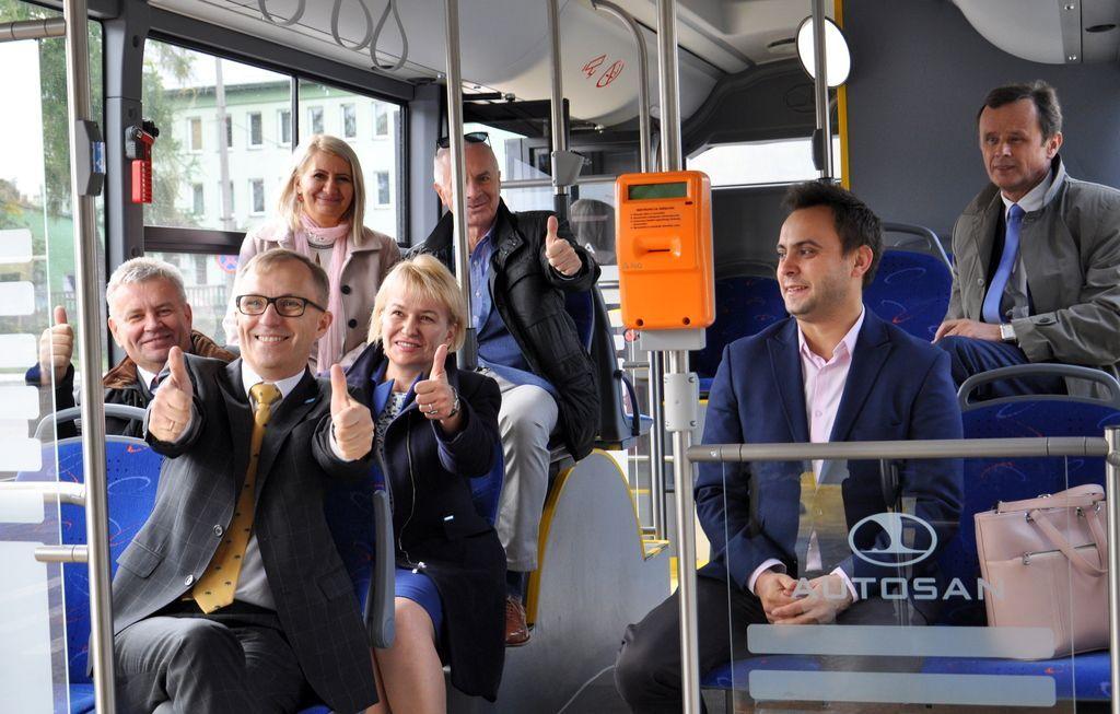 4 października 2018 r. prezydent R. Choma wraz ze swoimi zastępcami Januszem Hamryszczakiem i Grzegorzem Hayderem, naczelnikiem Wydziału Rozwoju, Inwestycji i Funduszy Zewnętrznych UM w Przemyślu Beatą Bielecką oraz szefową przemyskiego MZK Alicją Chuchrą odebrali... dwa autobusy „Sancity 12LF”. Kol