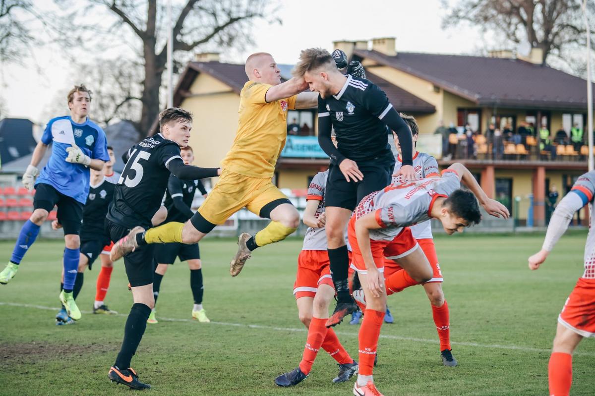Jesienią KS Wiązownica po emocjonującym spotkaniu pokonał u siebie Jutrzenkę Giebułtów 1:0. Dzisiaj (12 czerwca br.) powtórzył ten rezultat na wyjeździe.<br/>fot.Natalia Styś