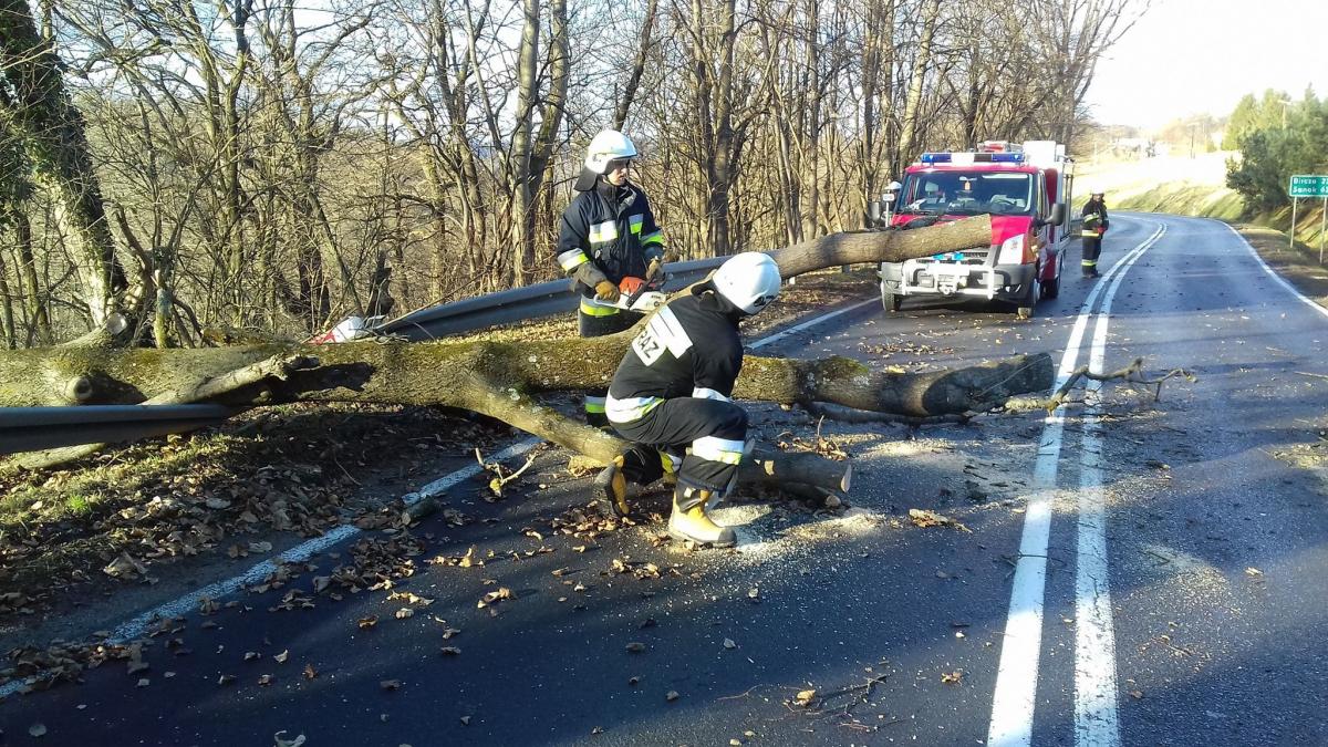 Strażacy-ochotnicy wyjeżdżają nie tylko do pożarów...fot.OSP Krasiczyn