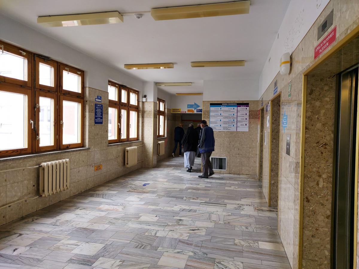 Największą inwestycją przeprowadzoną w przemyskim szpitalu, w ramach programu poprawy dostępności świadczeń dla osób ze szczególnymi potrzebami, będzie montaż dwóch dodatkowych wind. Prace z tym związane oszacowano na kwotę 800 tys. zł.<br/>fot.bor 