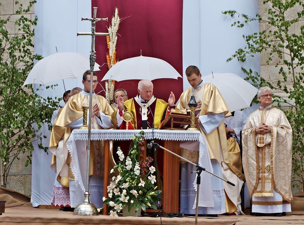 Eucharystii przewodniczył metropolita przemyski obrządku rzymskokatolickiego abp Adam Szal.<br/>fot.Mariusz Godos