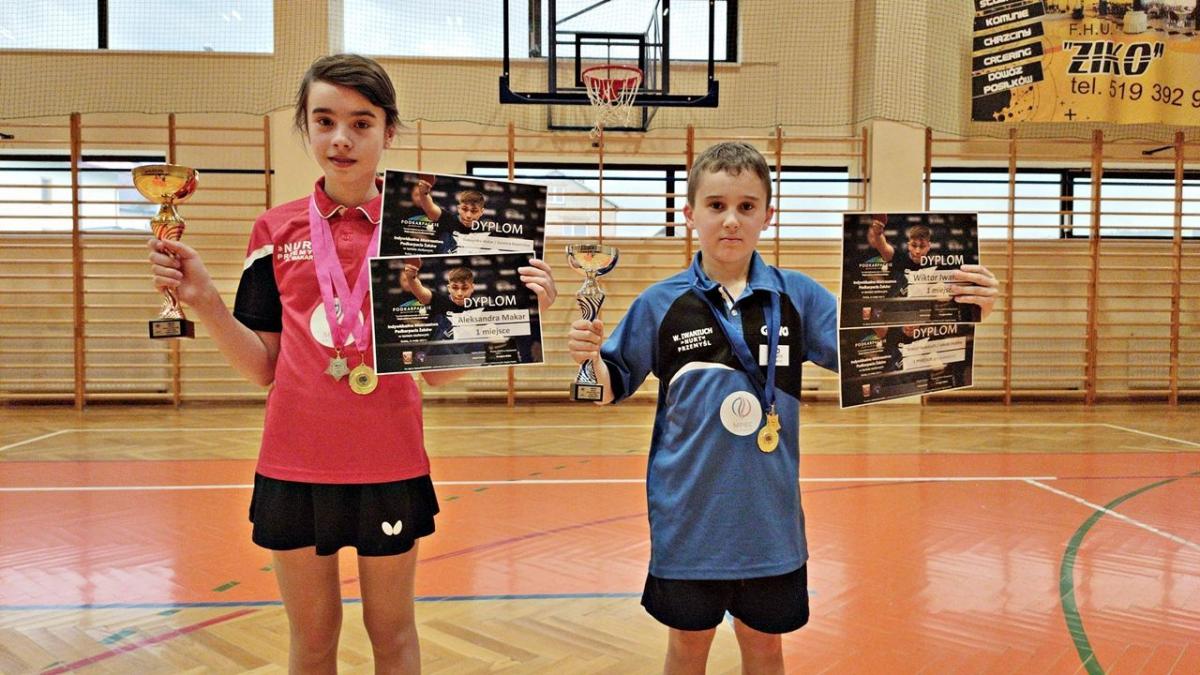 Czterokrotni medaliści mistrzostw Podkarpacia żaków – Ola Makar (z lewej) i Wiktor Iwaniuch.<br/>fot.ze zbiorów własnych