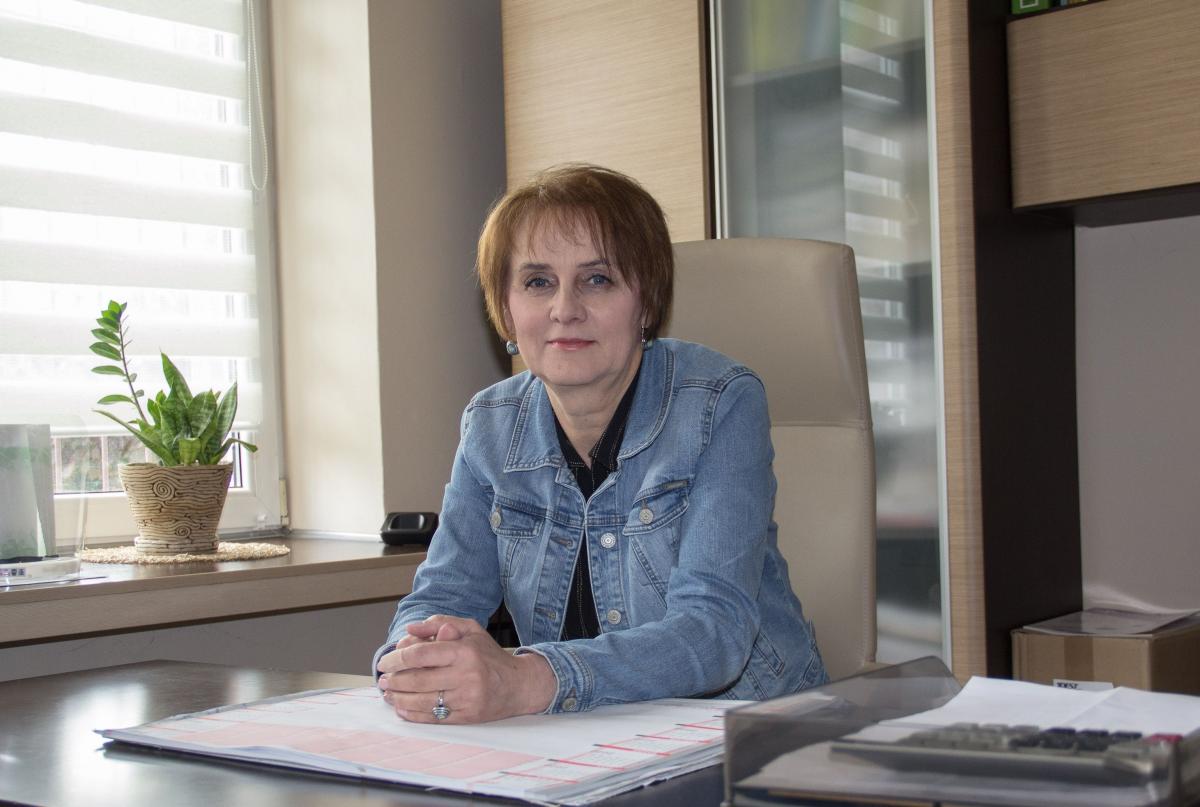 – To, co powinni zrobić dorośli, to być czujni i dawać zainteresowanie i emocjonalne wsparcie dzieciom. Czujność nie oznacza kontroli, tylko trzeźwą i życzliwą przytomność, obserwację – o powrocie dzieci do szkół mówi psycholog Alina Gral.<br/>fot.Bartłomiej Pacek