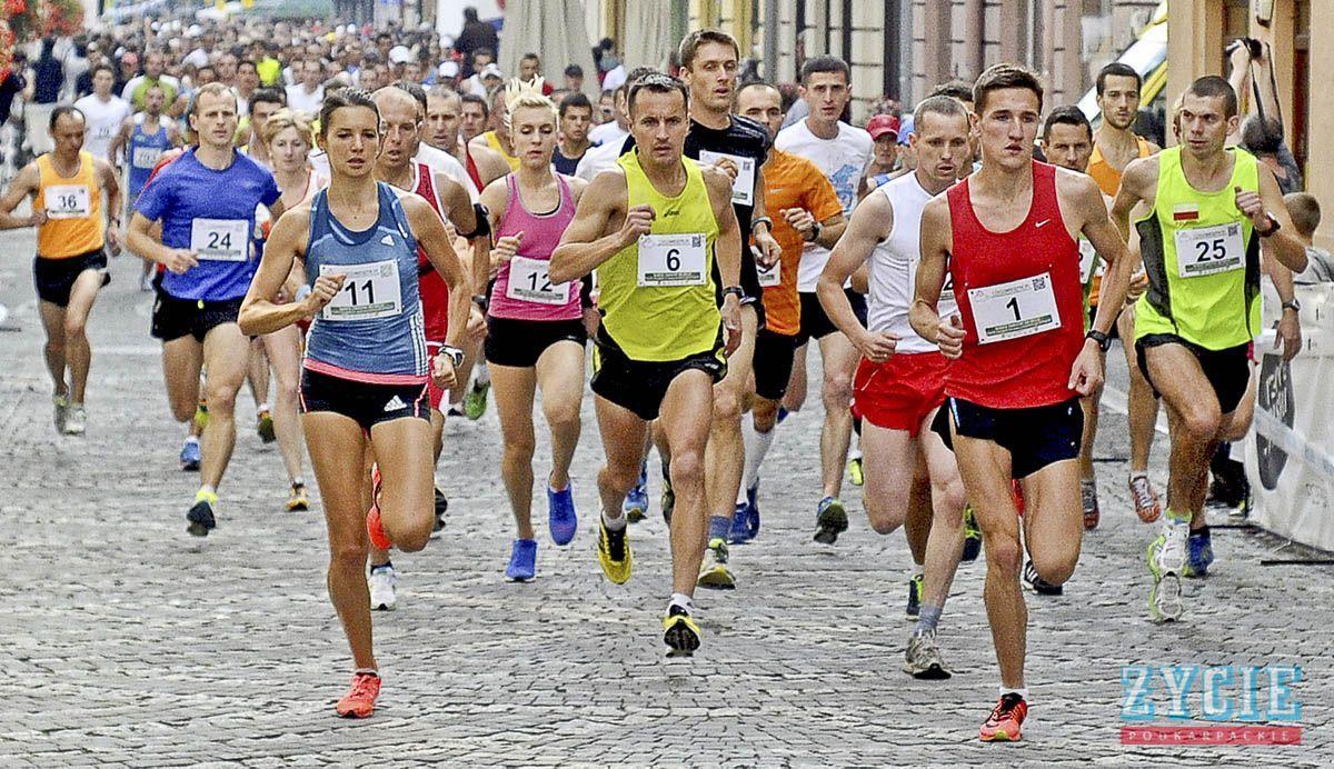 18 tys. zł dostanie Przemyski Klub Biegacza na organizację kolejnej edycji niezwykle popularnego nad Sanem biegu ulicznego „Przemyska Dycha”.<br/>fot.ze zbiorów własnych