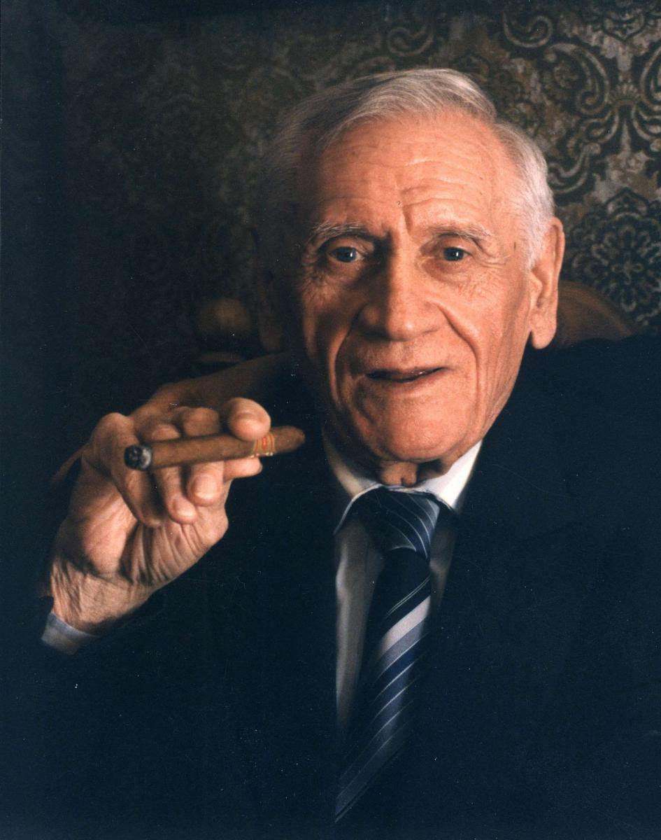 Legendarny trener Kazimierz Górski zajął szczególne miejsce w pamięci lubaczowian. Jego imieniem nazwano coroczny turniej drużyn młodzieżowych, rozgrywany na stadionie miejskim. Od niedawna w mieście jest rondo jego imienia.<br/>fot.www.fundacjakazimierzagorskiego.pl