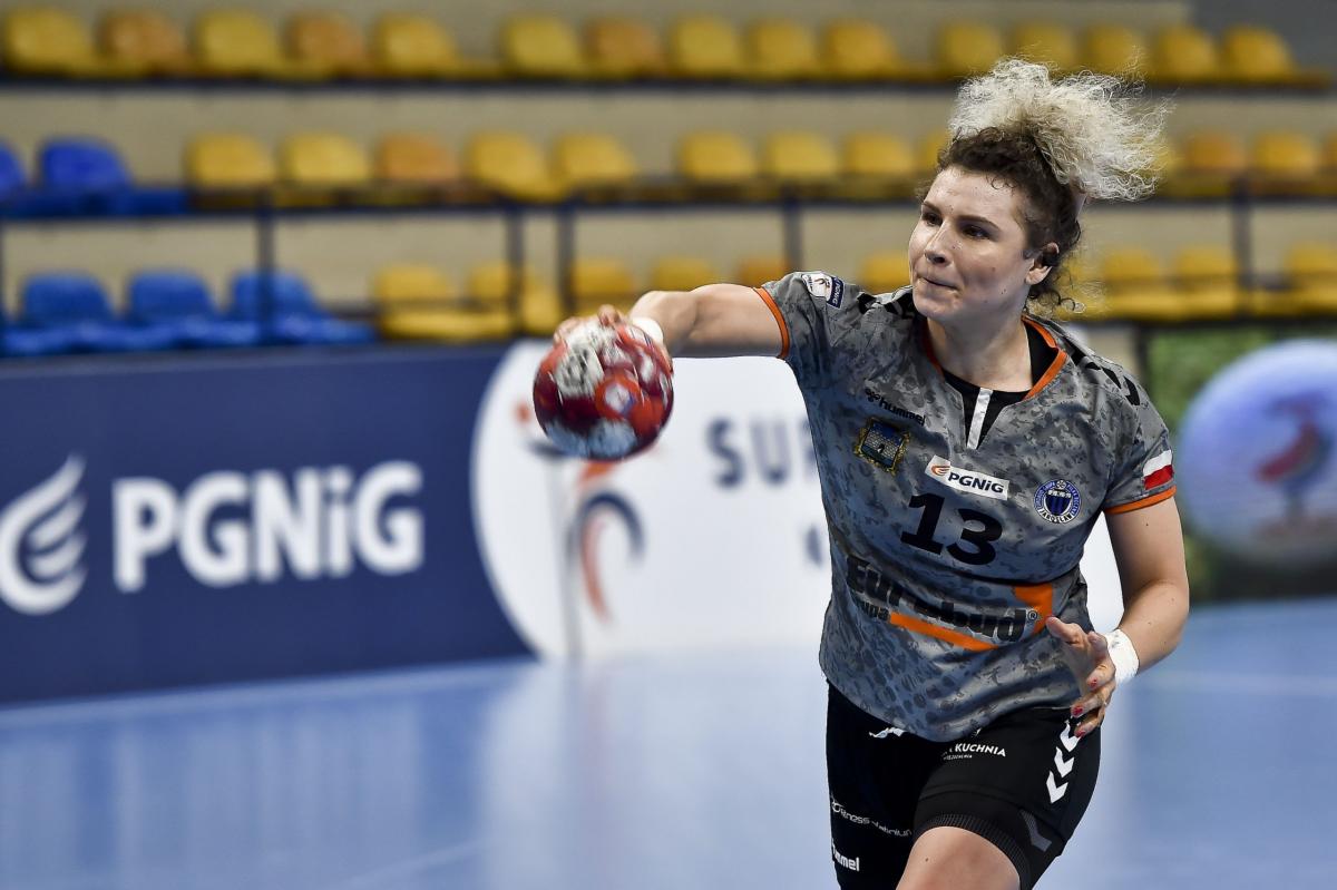Reprezentacyjna kołowa Sylwia Matuszczyk rozegrała w Chorzowie kapitalne zawody. Była nieomylna. Zdobyła 12 bramek.<br/>fot.PGNiG Superliga Piłki Ręcznej Kobiet