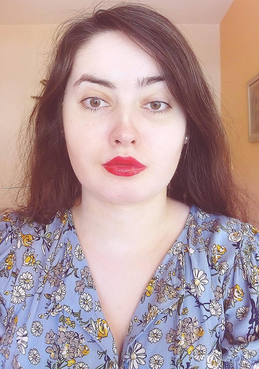 Mel Lallande (Małgorzata Bajorska) uwielbia science fiction, choć ostatnio czyta głównie klasykę i książki popularnonaukowe. Na poważnie pisze od pięciu lat (aktualnie ma 25 lat). Studiowała filologię polską ze specjalizacją edytorsko-medialną. Jej debiutancka książka to „Humaniści w kosmosie”. Nato