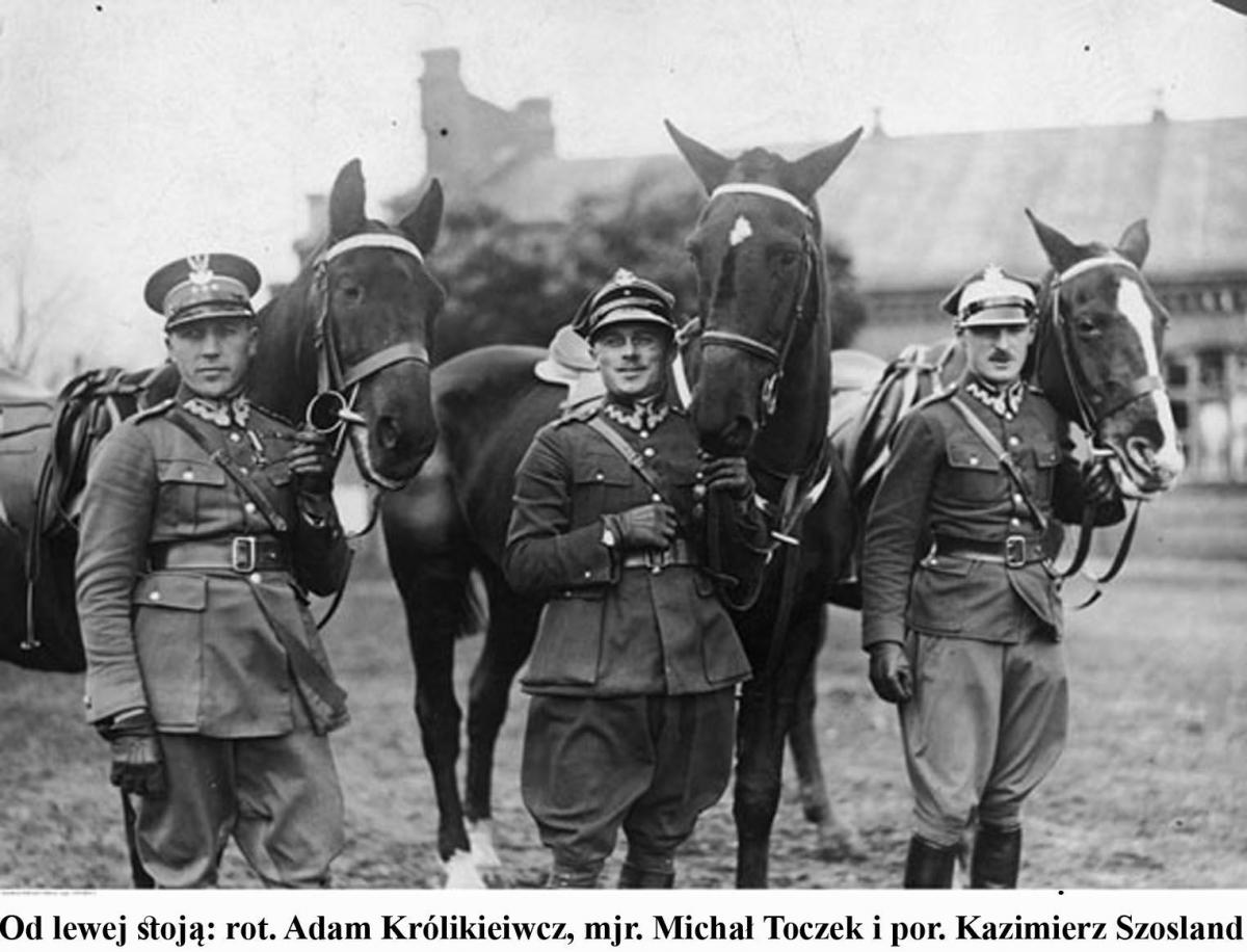 Od lewej stoją: rot. A. Królikiewicz, mjr Michał Toczek, por. K. Szosland.