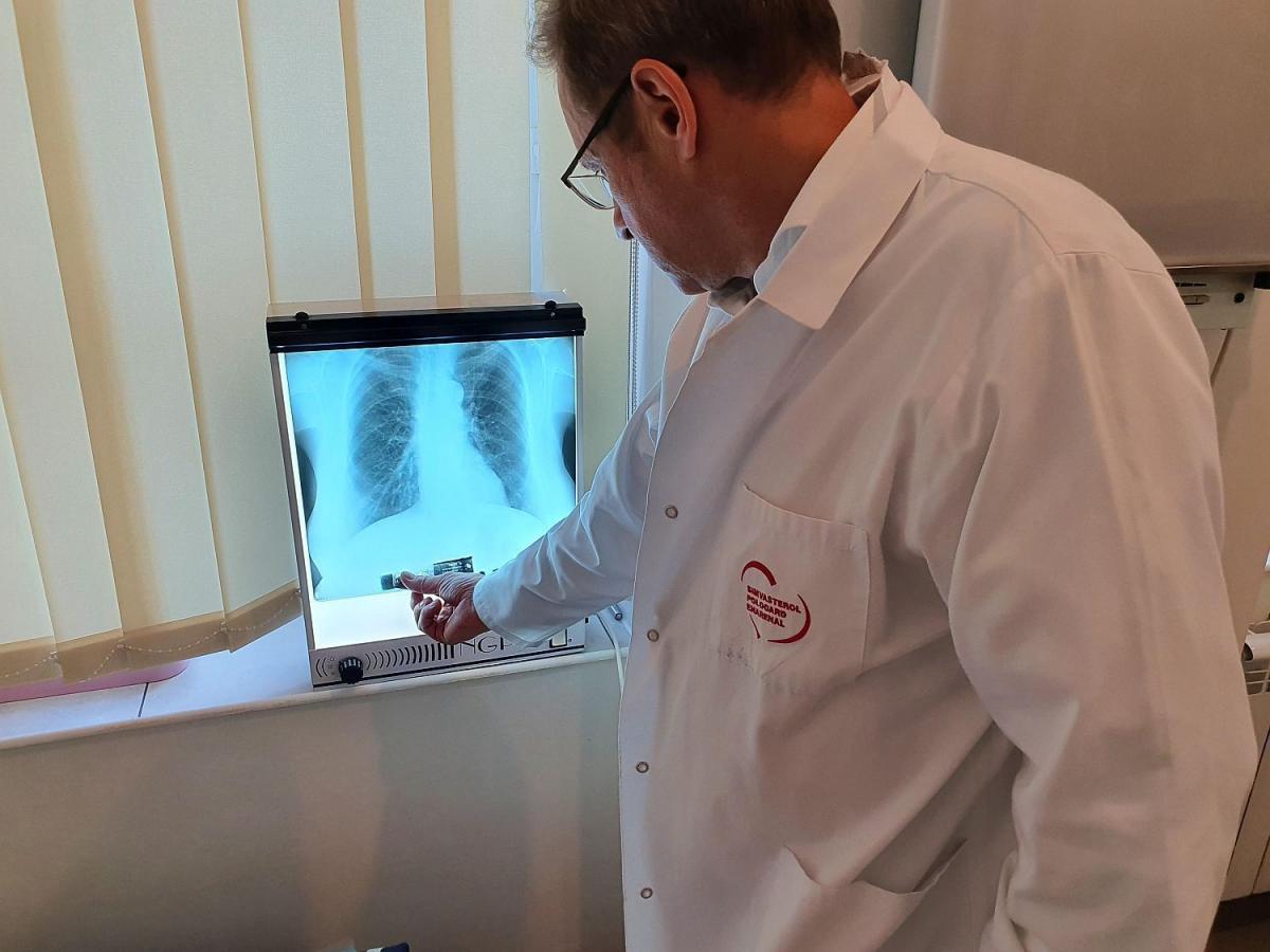 – Nigdy nie powiedziałem, że nikt nigdy nie umarł w mojej praktyce lekarskiej. Zawsze jednak powtarzam, że nikt w mojej praktyce nie umarł przez amantadynę. Jednocześnie zaprezentowanie 17 zgonów i sugerowanie związku między realizacją recepty a zgonem jest kłamliwe i szkodliwe – stwierdził przemysk
