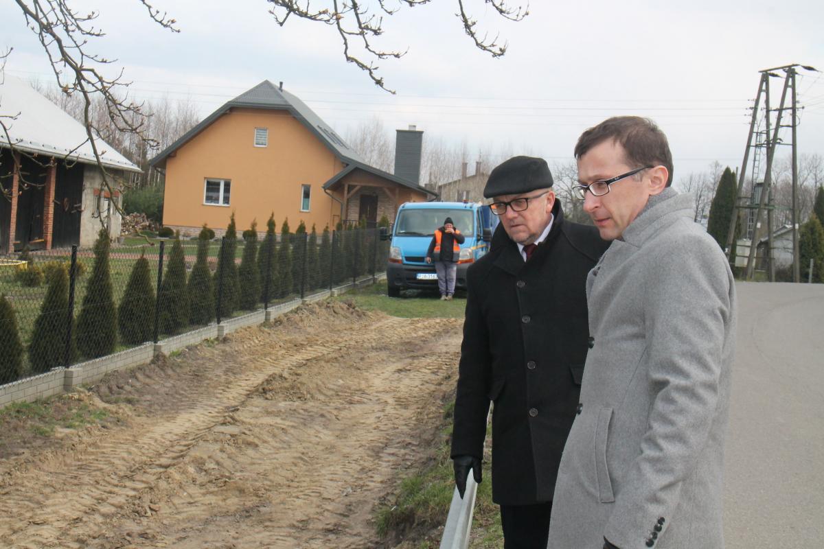 Powiat wespół ze swymi partnerami w gminach przeprowadzi 44 inwestycje drogowe.<br/>fot.Starostwo Powiatowe w Jarosławiu