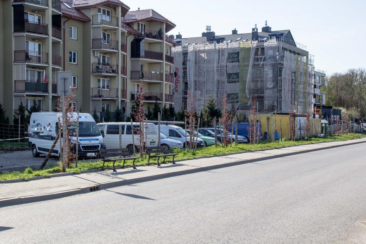 Utwardzony teren już teraz służy za parking. Czy można się spodziewać, że po zakończeniu prac sytuacja ulegnie zmianie?<br/>fot.Bartłomiej Pacek