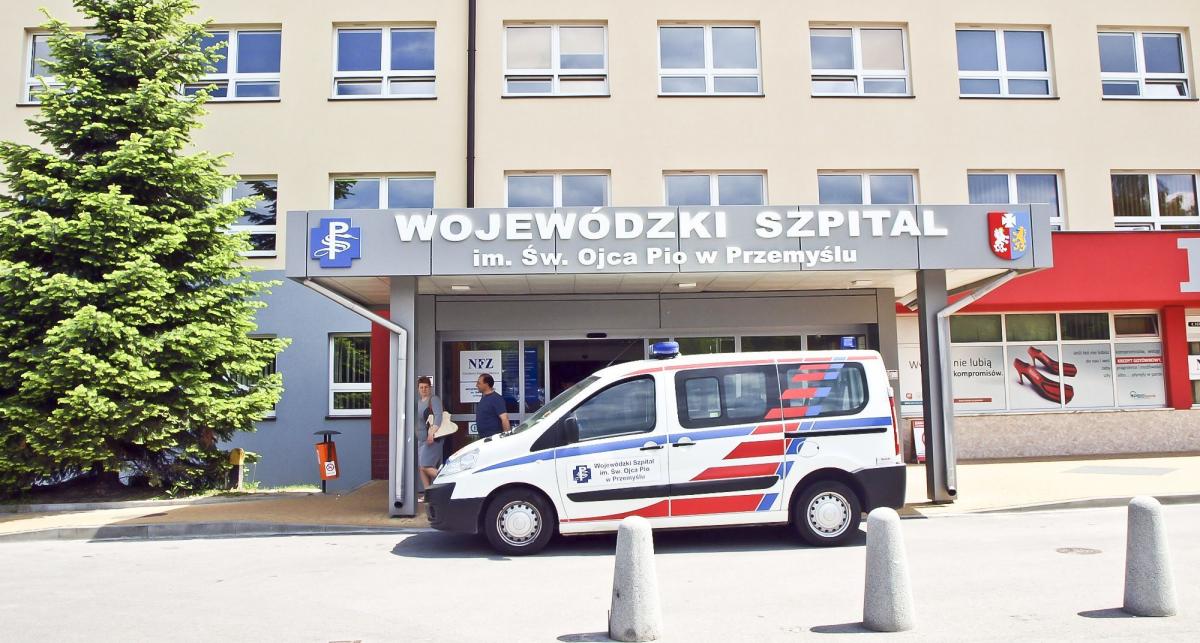 Szpital na Monte Cassino powołuje się na wytyczne Światowej Organizacji Zdrowia, które pozwalają na przewożenie osób z koronawirusem ogólnodostępnymi korytarzami szpitalnymi.

<br/>fot.Mariusz Godos