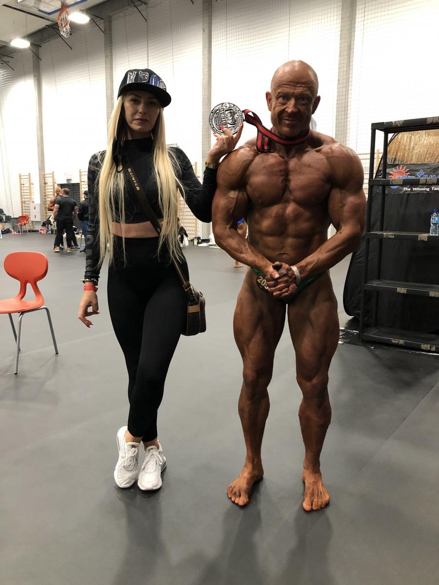 Marek Talacha z Przemyślu w wieku 45 lat zadebiutował w niezwykle wymagającej dyscyplinie sportu, jaką jest kulturystyka. Na zdjęciu z żoną Joanną.<br/>fot.ze zbiorów własnych