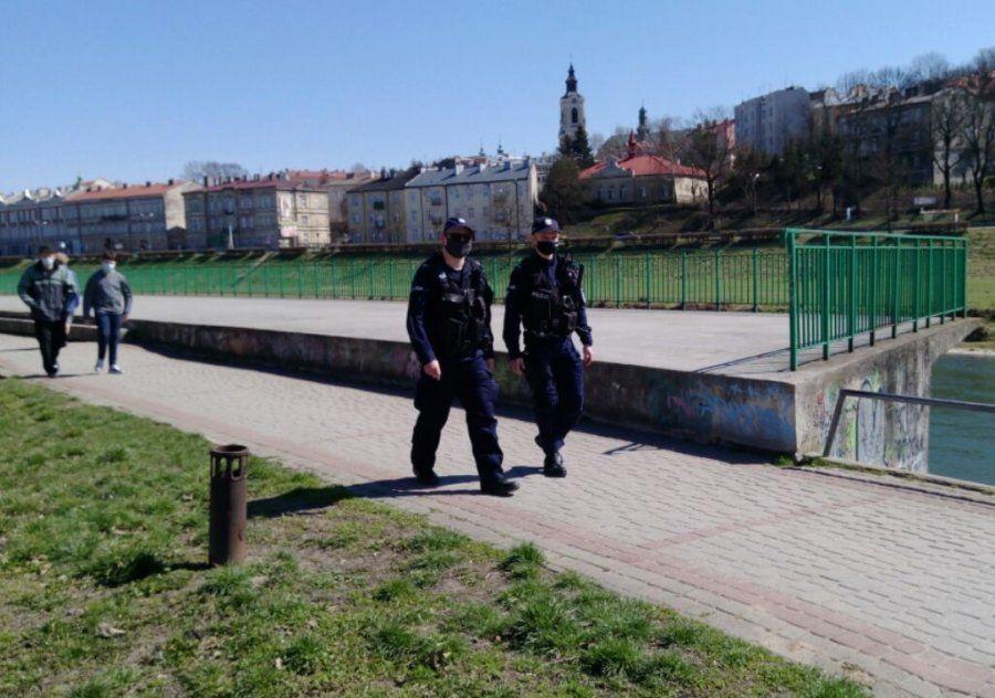 Policjanci patrolowali miasto.<br/>fot.KMP Przemyśl