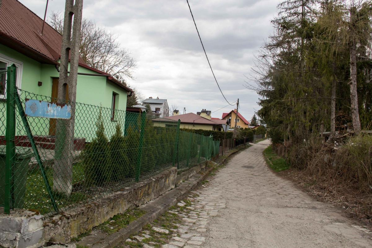 Ul. Grunwaldzka znajduje się na uboczu, ale – jak przekonują okoliczni mieszkańcy – to, że okresowo zamienia się w staw, przeszkadza całej społeczności.<br/>fot.Bartłomiej Pacek