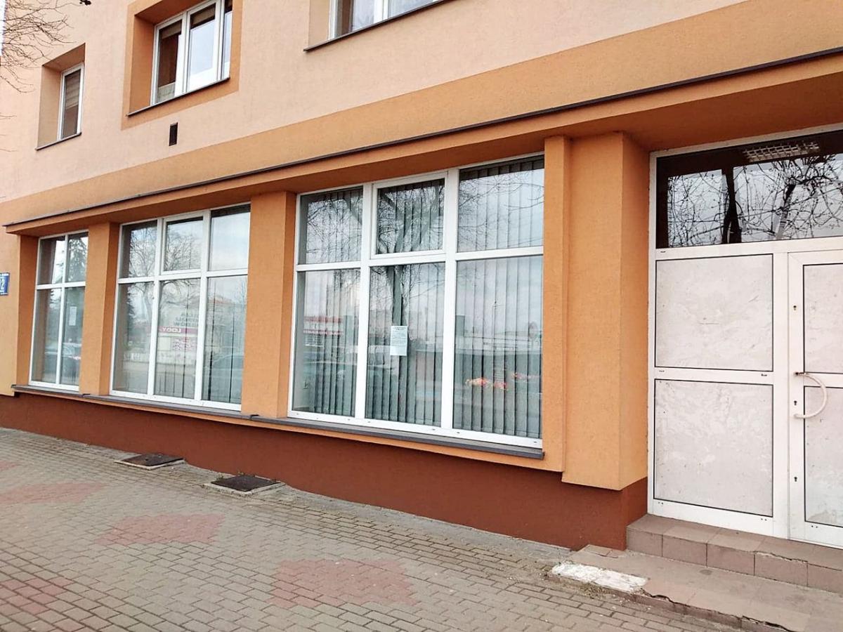 Lokal przy ulicy Sportowej 12 w Przemyślu, tam, gdzie kiedyś była między innymi drukarnia i introligatornia, zostanie najprawdopodobniej przekazany katowickiej fundacji „Wolne Miejsce”. A wówczas swoją działalność rozpocznie tam sklep socjalny „Spichlerz”.<br/>fot.Mariusz Godos