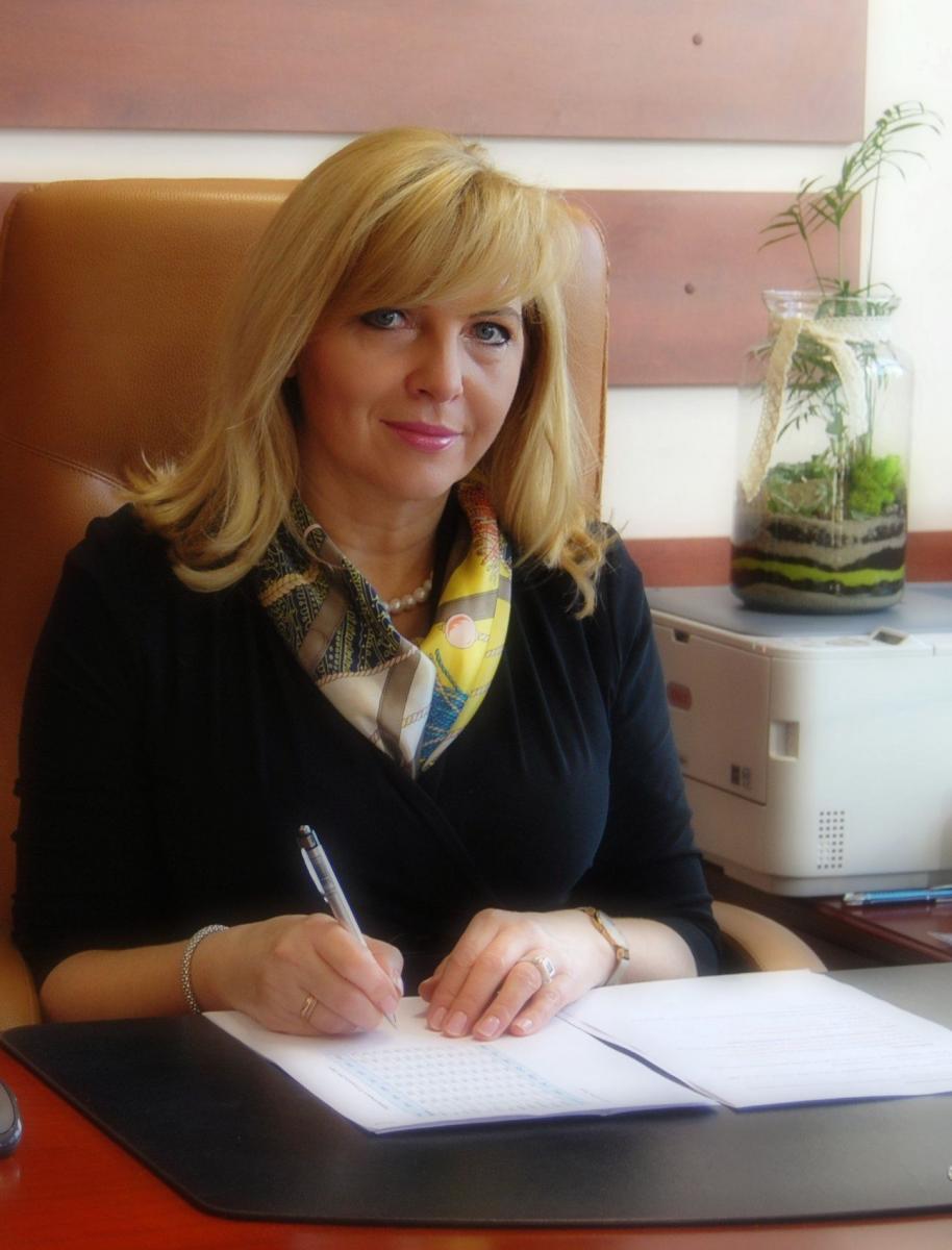 – Zgłosiło się do tej pory ponad 2300 ozdrowieńców, dzięki czemu udało się zgromadzić 6300 jednostek osocza, ale nie każda z nich ma na tyle wysoki poziom przeciwciał, by mogła być wykorzystana do leczenia pacjentów chorych na COVID-19 – mówi dr nauk o zdrowiu Ewa Zawilińska, dyrektor RCKiK w Rzeszo