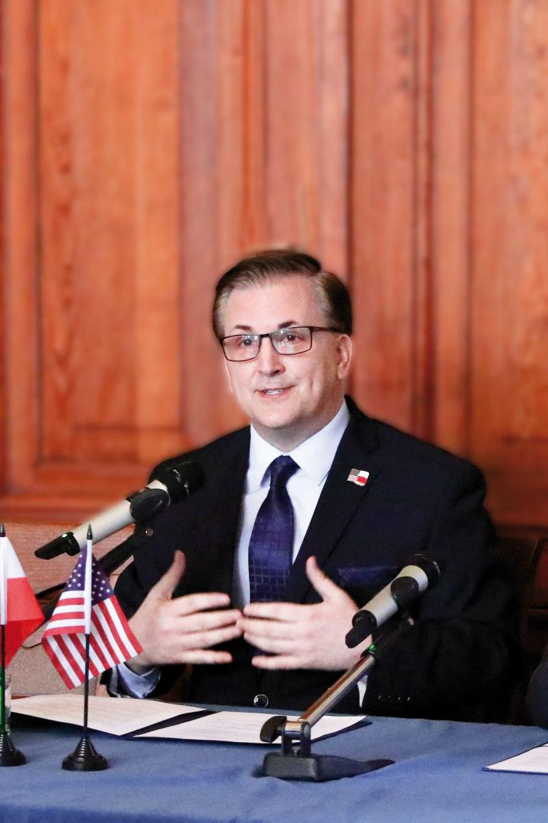 Patrick T. Slowinski powrócił do Polski, aby objąć stanowisko konsula generalnego w sierpniu 2019 roku. Poprzednio pracował w Polsce na stanowisku wicekonsula w Ambasadzie Stanów Zjednoczonych w Warszawie. Bezpośrednio przed przyjazdem do Polski pracował jako zastępca radcy ds. ekonomicznych w Ambas