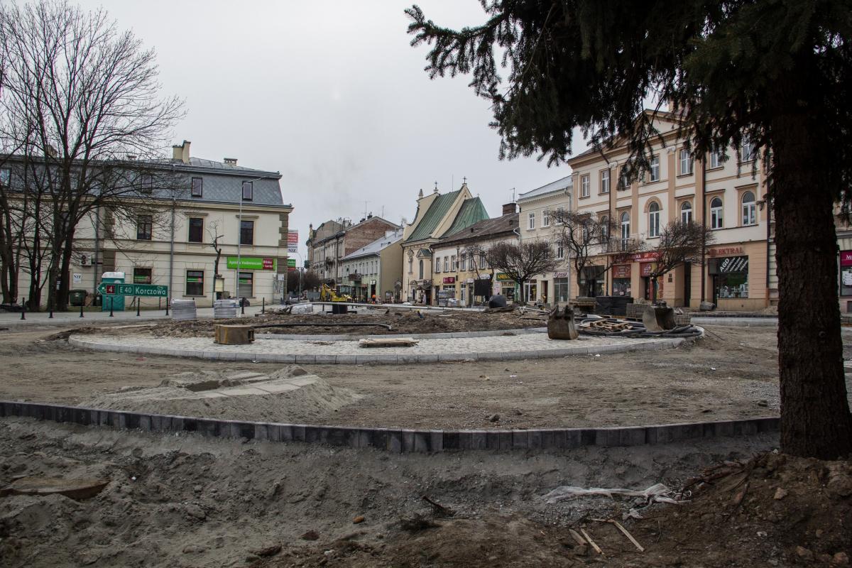 Prace na rondach przy placu Mickiewicza są na ostatniej prostej – teraz trzeba je nazwać.<br/>fot.Bartłomiej Pacek