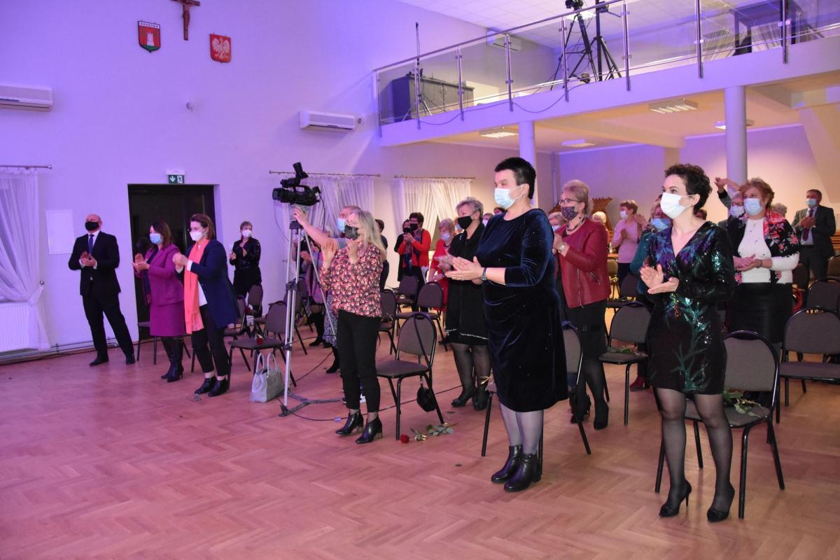 Koncert był muzycznym prezentem od wójta gminy Przeworsk Daniela Krawca dla wszystkich pań.<br/>fot.GOK Przeworsk