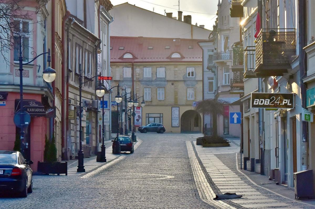 Podczas wprowadzania surowych restrykcji miasta prezentowały się wręcz postapokaliptycznie.<br/>fot.Paweł Bugira