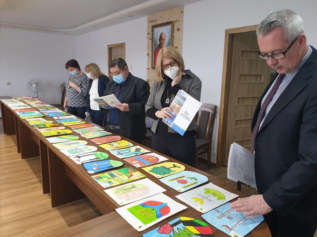 Komisja miała twardy orzech do zgryzienia.<br/>fot.UG Rokietnica
