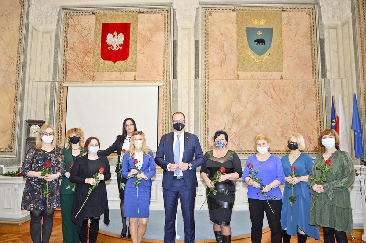 Przemyską Radę Kobiet tworzy 9 przemyślanek reprezentujących różne grupy społeczne i zawodowe. Są to: Elżbieta Domańska, Stanisława Gudzelak, Anna Szydełko, Magdalena Pardel-Trefler, Elżbieta Dobrowolska, Marta Kędzierska, Jolanta Korab, Wioletta Pantuła i Monika Lach (przewodnicząca).<br/>fot.UM Pr