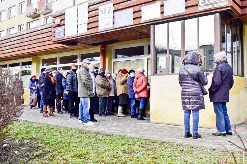 Pierwszy dzień rejestracji dla osób 70 plus w Przemyślu.<br/>fot.Artur Wilgucki
