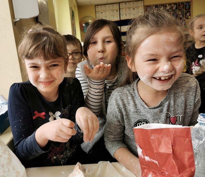 Jak zapewnia dyrektor placówki Grażyna Sobczuk, „czwórka” świetnie wpasowała się w założenia „budzącej się” szkoły.<br/>fot.Szkoła Podstawowa nr 4 w Jarosławiu