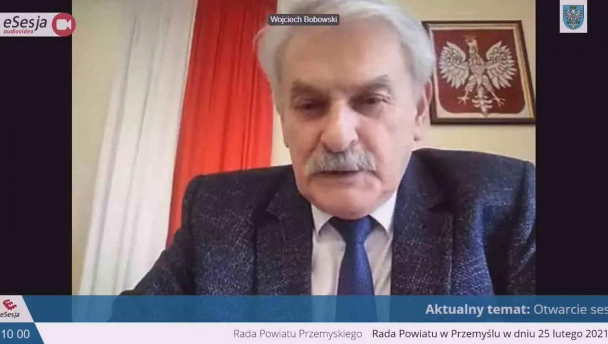 Radni powiatowi zdecydowali o przeznaczeniu sporej pomocy finansowej dla straży pożarnej. Na zdjęciu przewodniczący rady Wojciech Bobowski.<br/>fot.ze zbiorów własnych